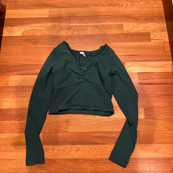 Me to We Green Long Sleeve Crop Rop - Picture 1 of 2